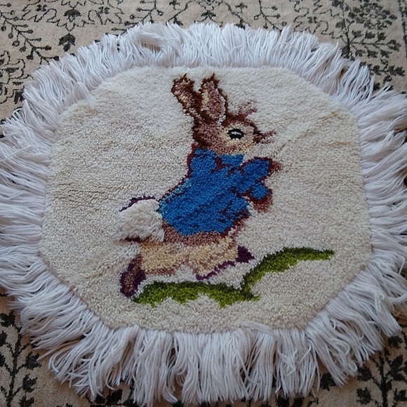 Vintage Peter Rabbit Latch Hook Rug 27" Finished Beatrix Potter Nursery Decor - Picture 1 of 7